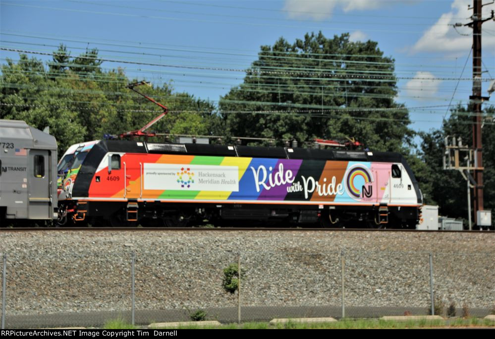 NJT 4609 Ride with Pride wrap